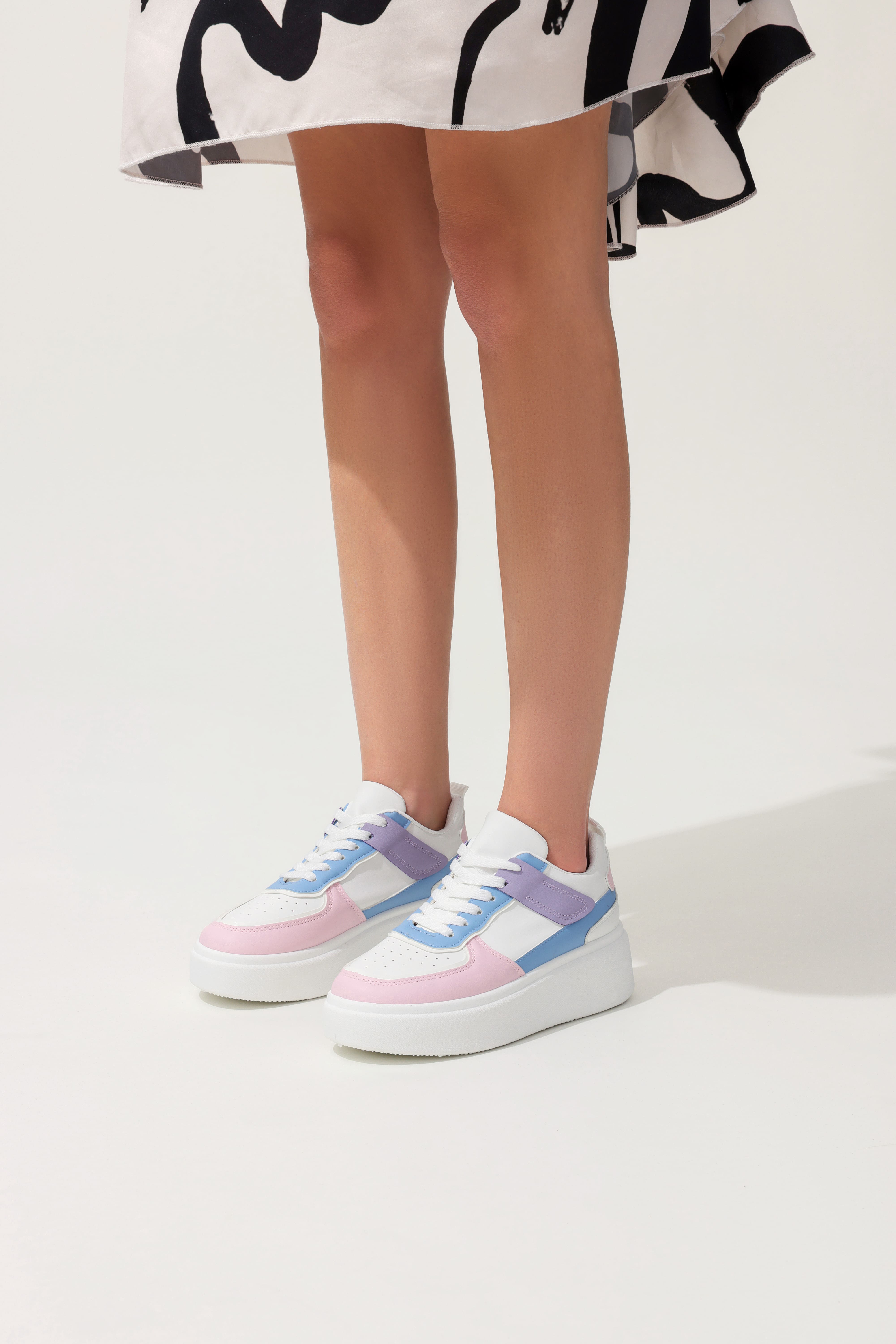 color block lace up front flatform skate shoes details 3
